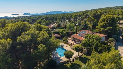 Maison 6 pièces 230 m² · à La Cadière-d'Azur · 230 m² · 1 690 000 €