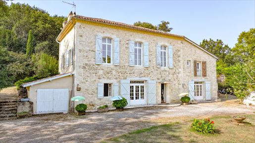 Maison 6 pièces 238 m² · à Auch · 238 m² · 676 000 €