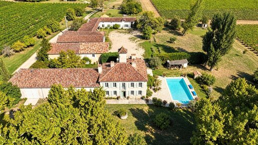 Terrain 22 pièces 475 m² · à Castelnau d'Auzan Labarrère · 475 m² · 640 000 €