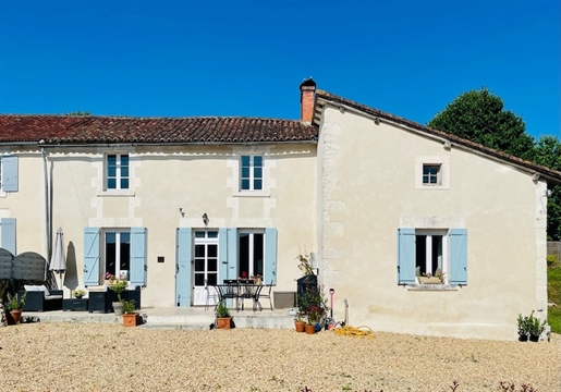 Maison 7 pièces 180 m² · à Aubeterre-sur-Dronne · 180 m² · 205 000 €