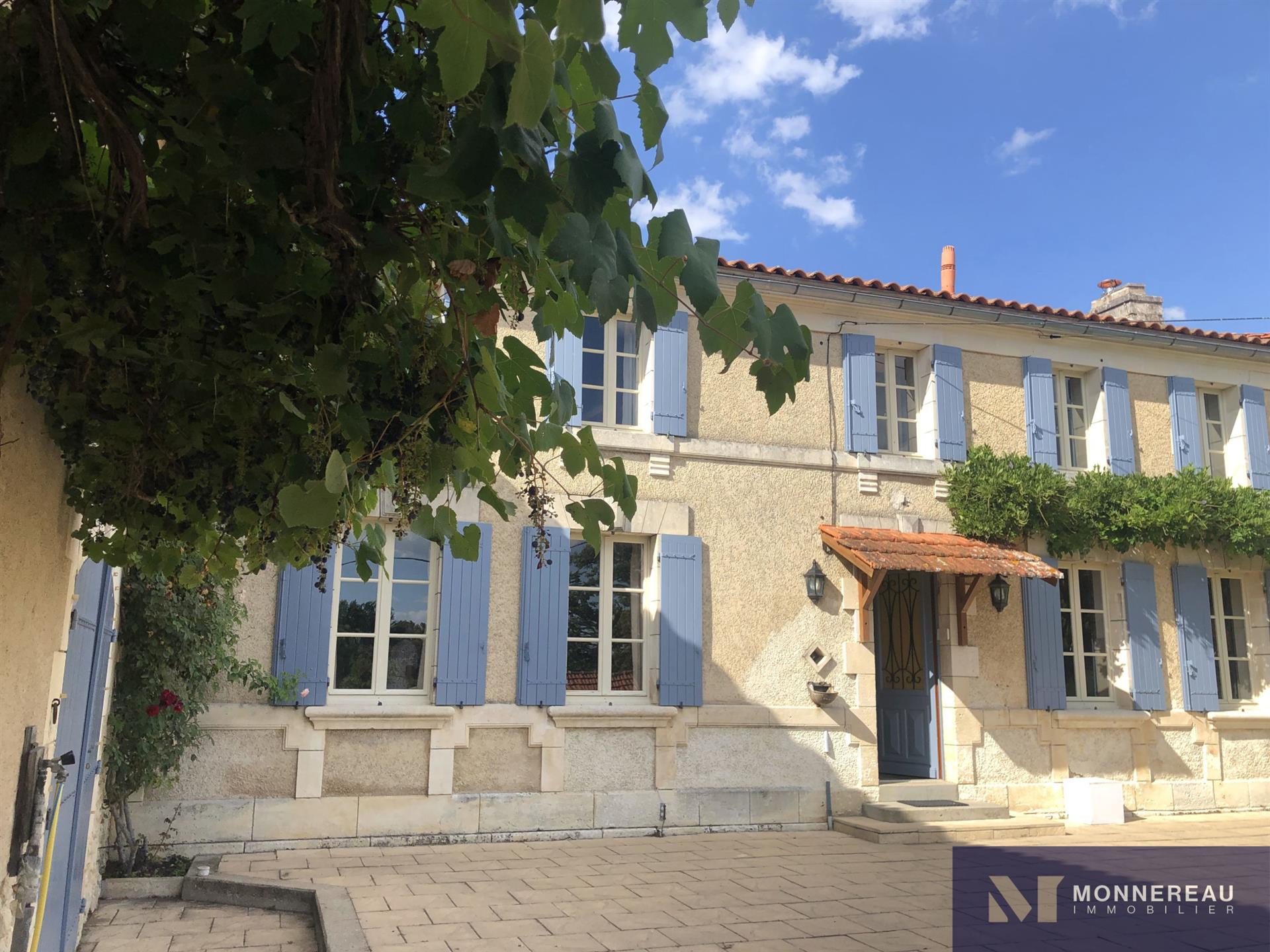 Maison à vendre, 239m², Barbezieux-Saint-Hilaire