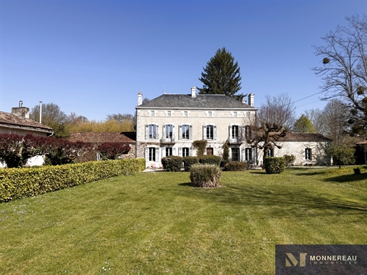 Maison 7 pièces 262 m² · à Montguyon · 262 m² · 698 500 €