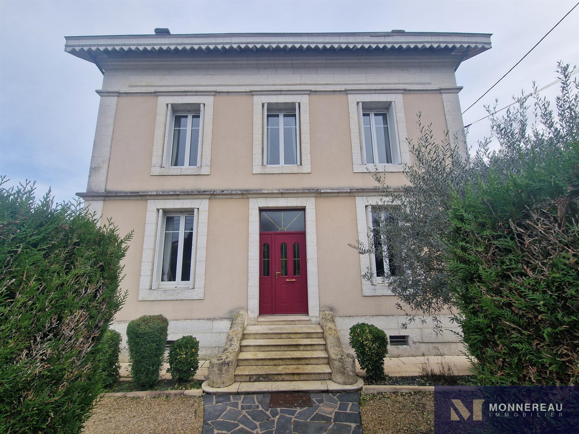 Maison à vendre, 176m², Montmoreau-Saint-Cybard