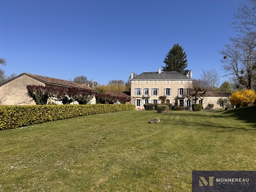 Maison 7 pièces 262 m² · à Montguyon · 262 m² · 538 000 €