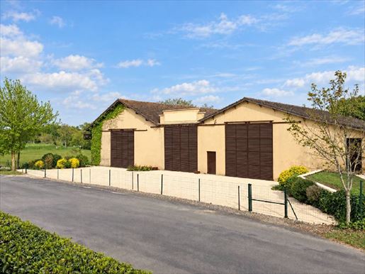 7 pièces 604 m² · à Saint-Avit-Sénieur · 604 m² · 212 000 €