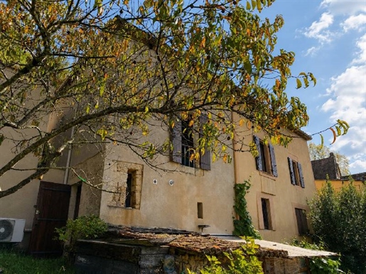 Maison 5 pièces 177 m² · à Couze-Et-Saint-Front · 177 m² · 149 800 €