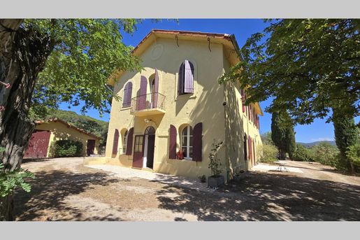 Maison 10 pièces 246 m² · au Beausset · 246 m² · 1 215 000 €