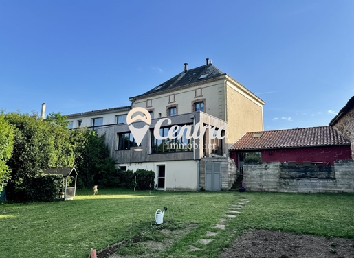 Maison 8 pièces 274 m² · à Argentonnay · 274 m² · 353 000 €