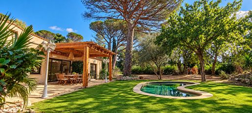Maison 8 pièces 220 m² · à Fréjus · 220 m² · 890 000 €