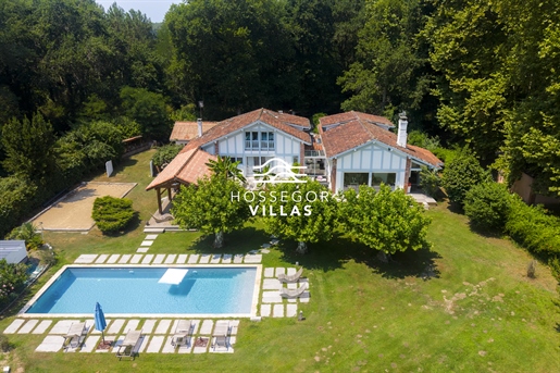 Maison 11 pièces 295 m² · à Tosse · 295 m² · 1 872 000 €