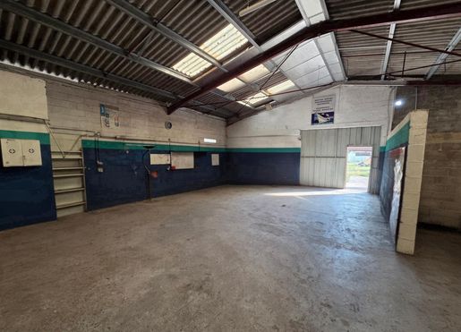 Local commercial 8 pièces 257 m² · à Ambarès-Et-Lagrave · 257 m² · 750 000 €