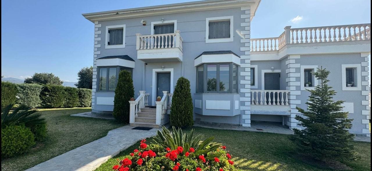 Casa cu vedere la mare. Evia. Grecia.