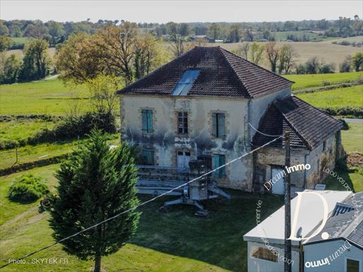 Maison 9 pièces 200 m² · à Toujouse · 200 m² · 98 000 €