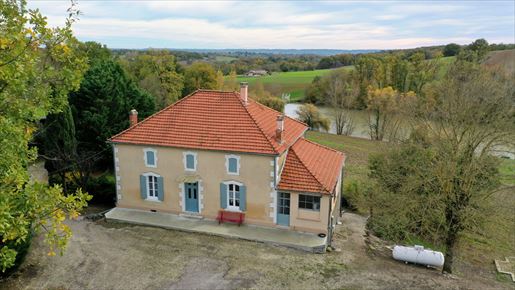4 pièces 132 m² · à Saint-Pastour · 132 m² · 450 500 €