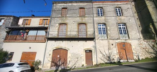 3 pièces 163 m² · à Saint-Pastour · 163 m² · 76 000 €