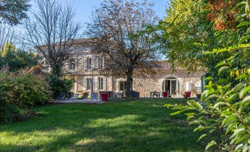 11 pièces 384 m² · à Castelnaud-de-Gratecambe · 384 m² · 315 000 €