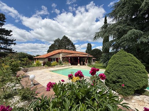 6 pièces 265 m² · à Allez-Et-Cazeneuve · 265 m² · 546 900 €