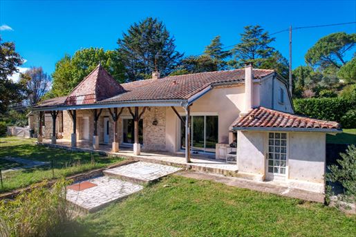 6 pièces 170 m² · à Villeneuve-sur-Lot · 170 m² · 367 900 €