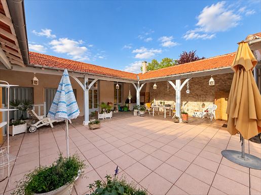 6 pièces 186 m² · à Villeneuve-sur-Lot · 186 m² · 250 000 €