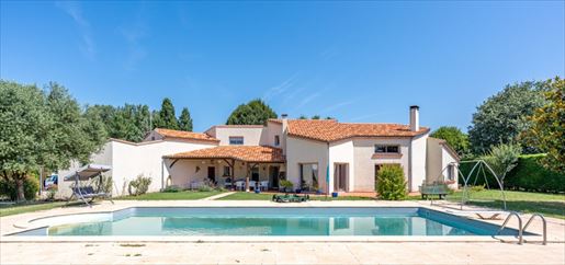 11 pièces 275 m² · à Villeneuve-sur-Lot · 275 m² · 372 000 €