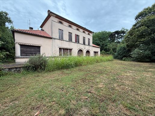 7 pièces 320 m² · à Villeneuve-sur-Lot · 320 m² · 198 900 €