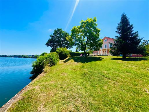 8 pièces 295 m² · à Le Temple-sur-Lot · 295 m² · 749 000 €
