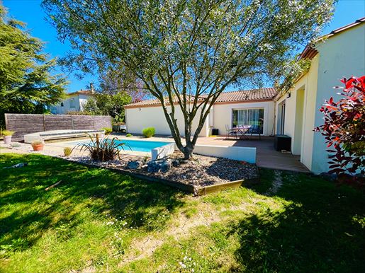8 pièces 190 m² · à Pujols · 190 m² · 399 900 €