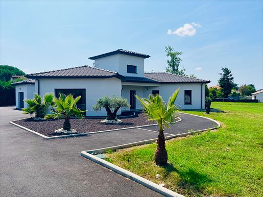 5 pièces 177 m² · à Villeneuve-sur-Lot · 177 m² · 415 000 €