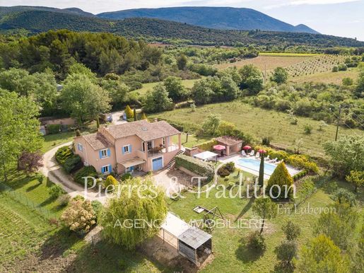 Maison 210 m² · à Villars · 210 m² · 774 000 €