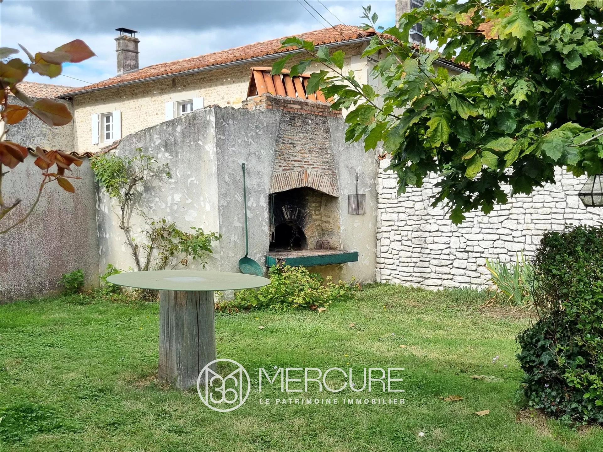 Maison à vendre, 135m², Nanteuil-en-Vallée