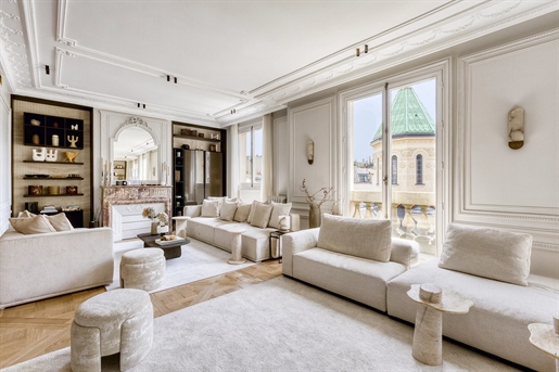 4 pièces 215 m² · à Paris 8ème · 215 m² · 7 400 000 €