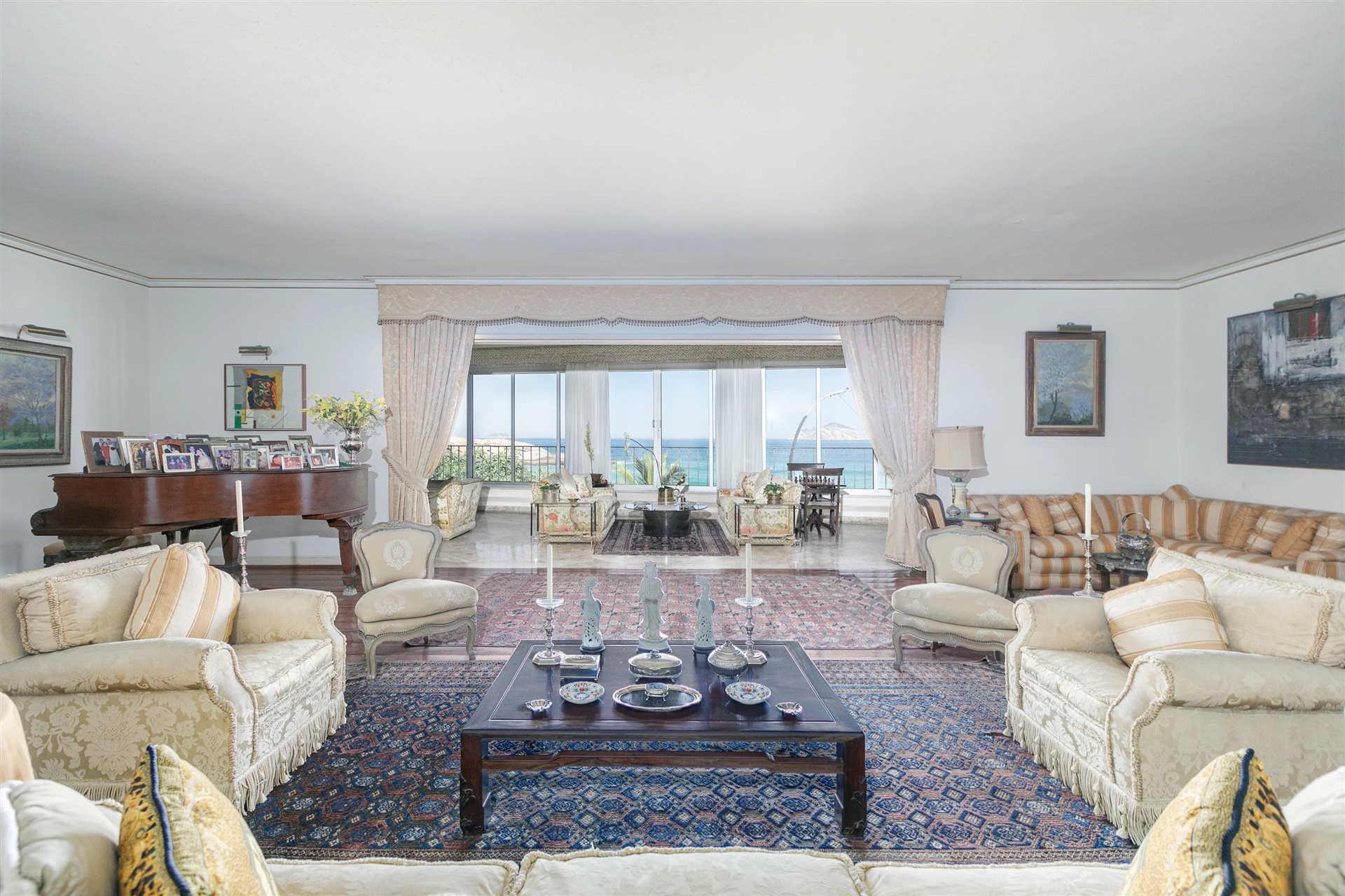 Rio276 - Large Seafront Apartment in Arpoador