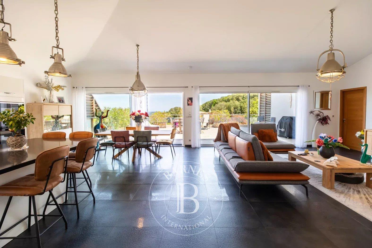 Maison à vendre, 323m², Porto-Vecchio