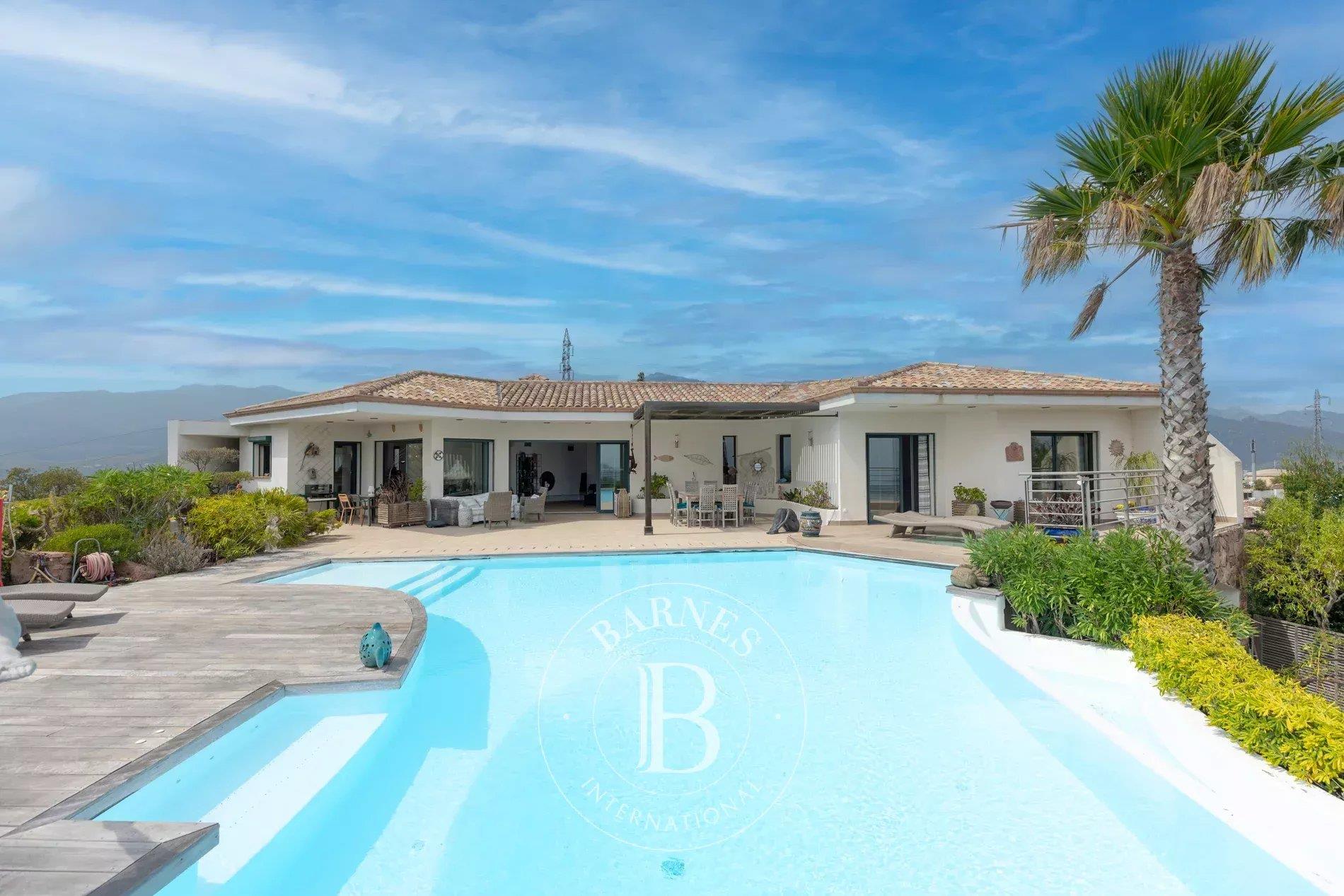 Maison à vendre, 307m², Porto-Vecchio