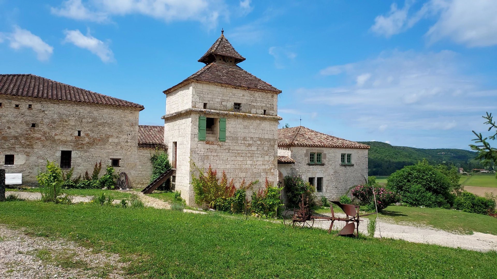 Luxurious Manor House, guest house and outbuildings in a 17ha private estate