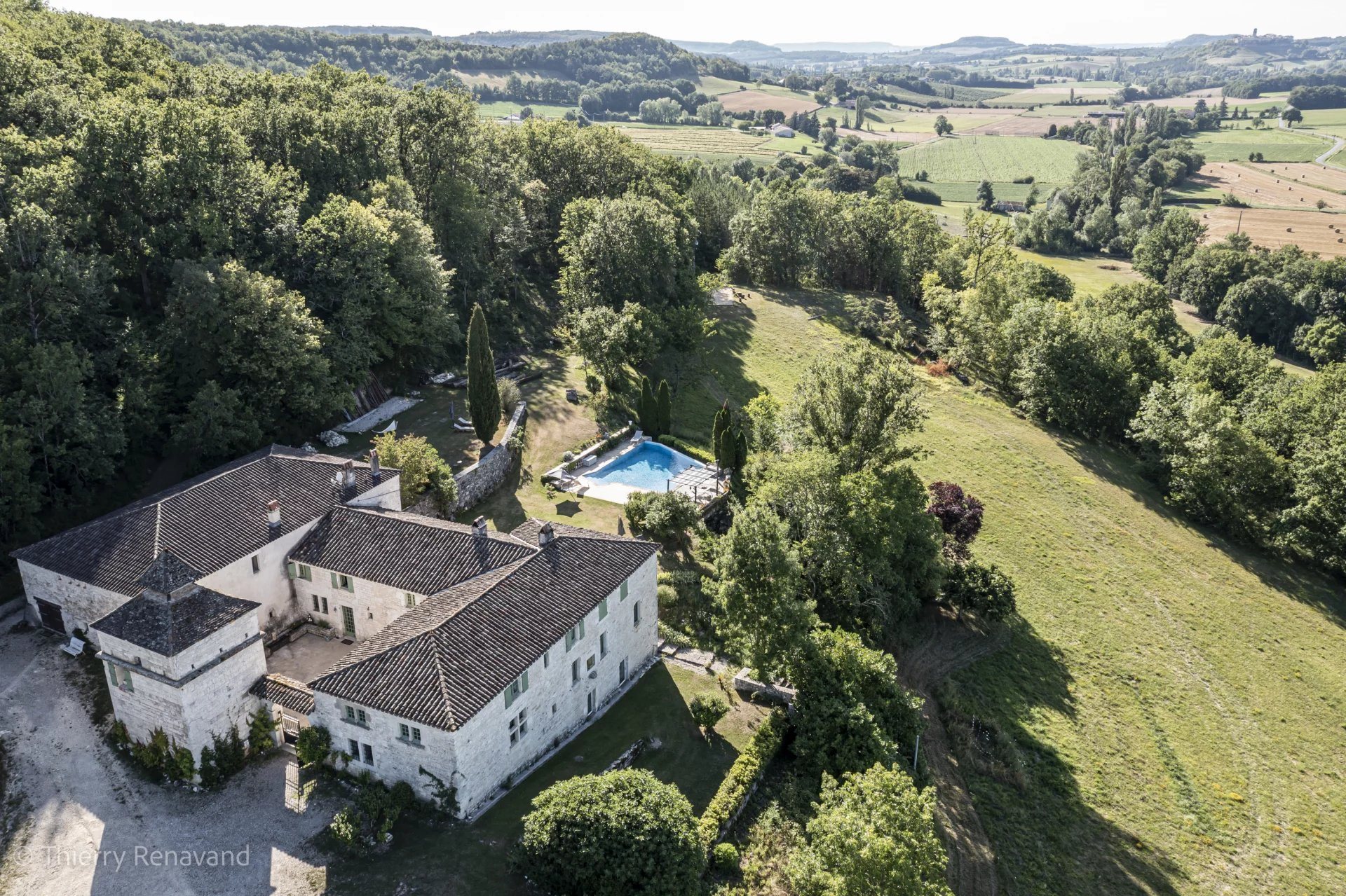 Luxurious Manor House, guest house and outbuildings in a 17ha private estate
