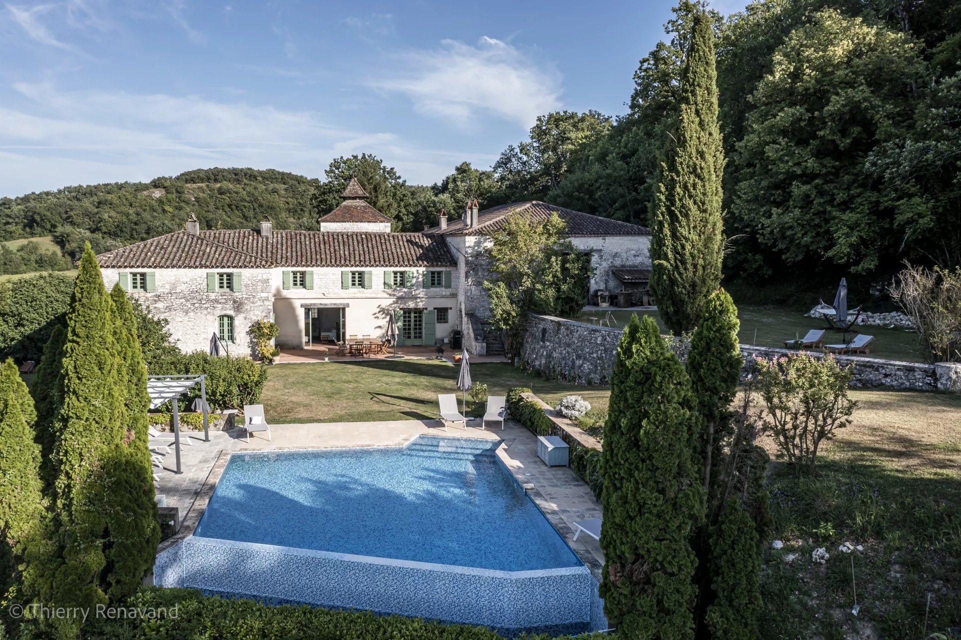 Luxurious Manor House, guest house and outbuildings in a 17ha private estate