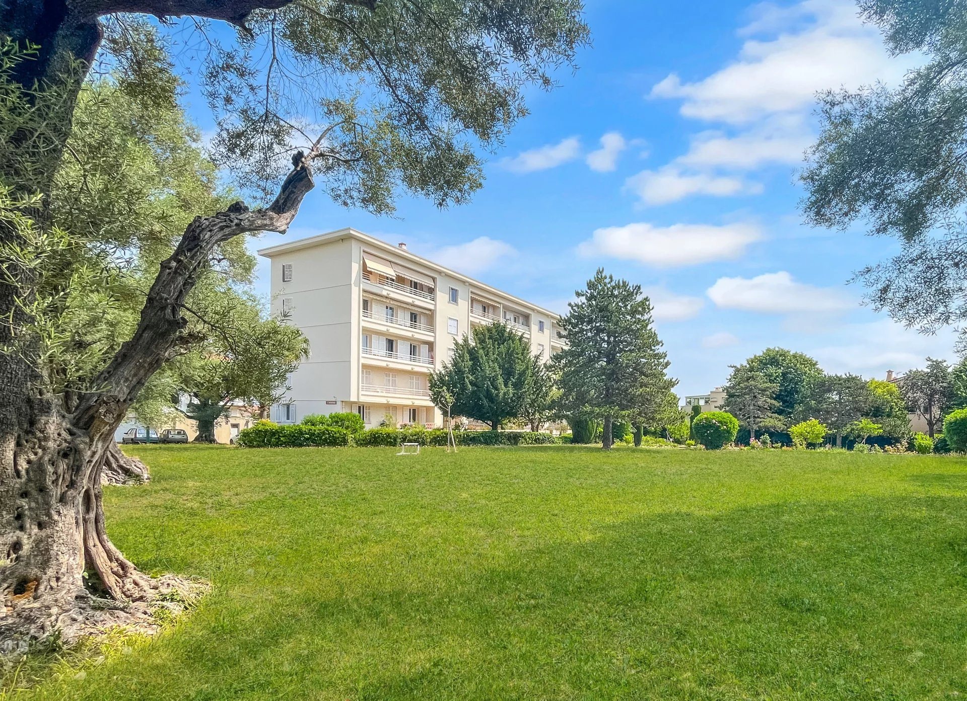 Commercial property, 69 m²