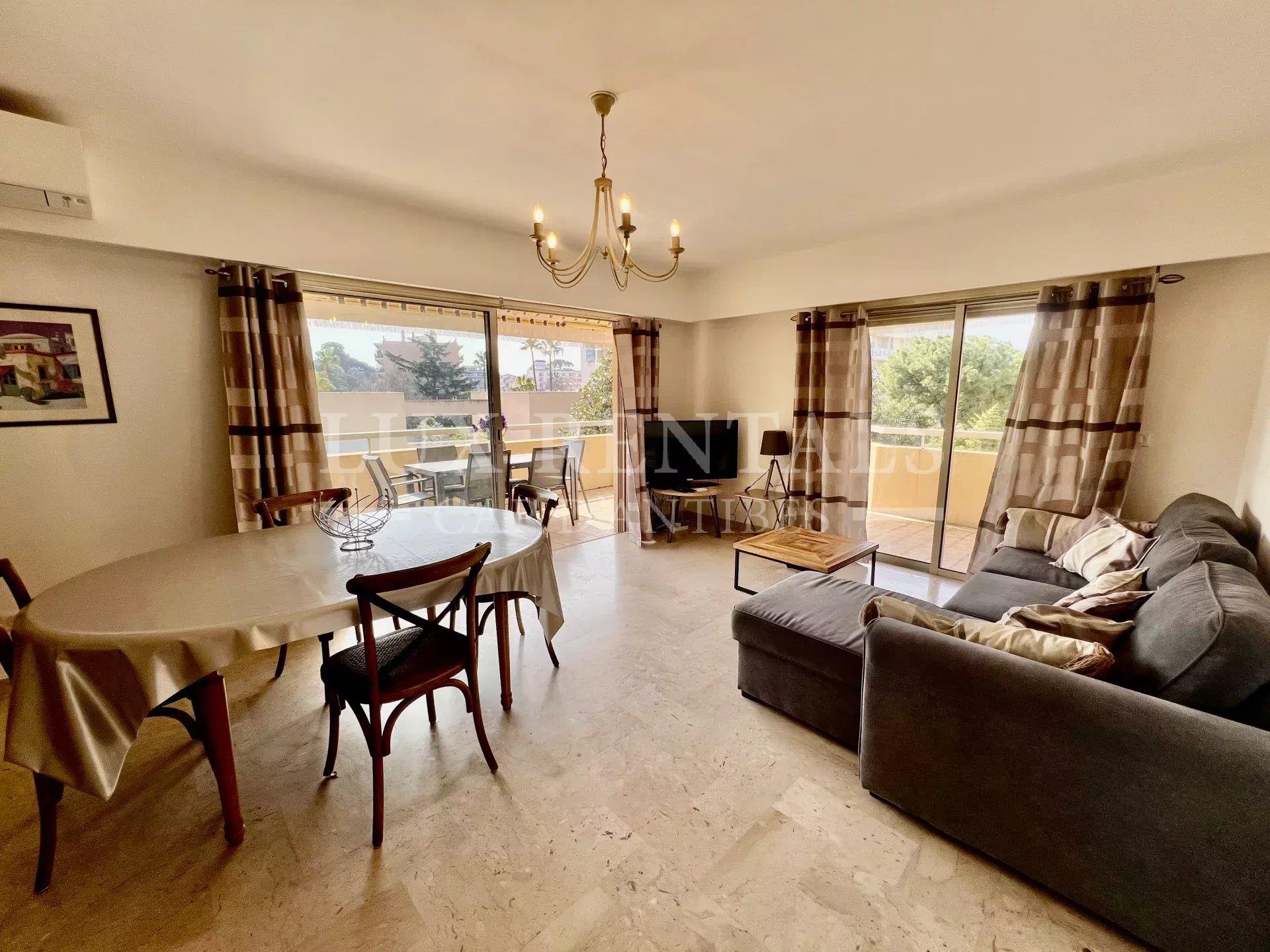 Appartement à louer, 70m², Antibes