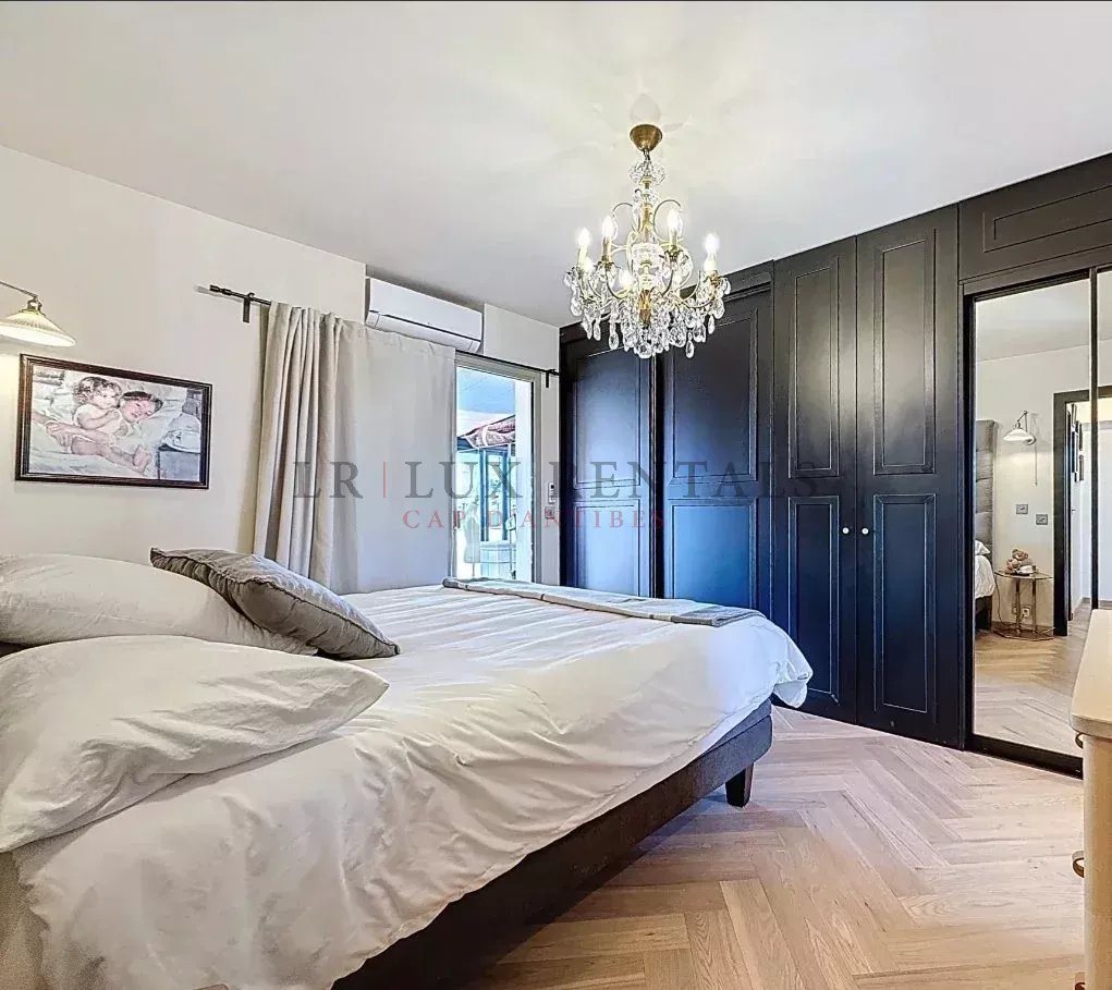 Exceptional top-floor apartment with terrace and sea view - Plus