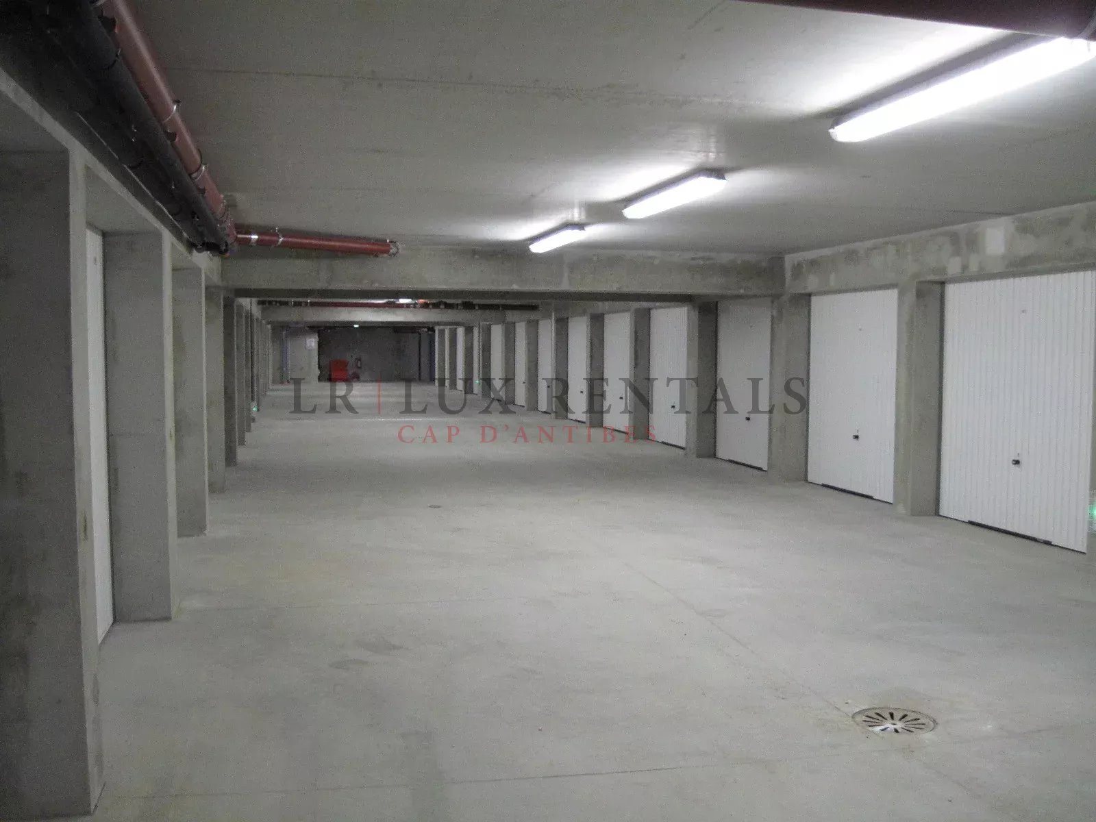 Purchase: Parking area (06600)