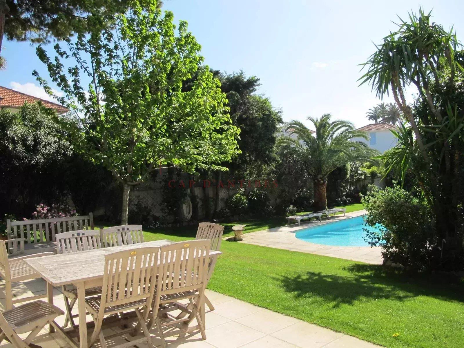 Maison à louer, 320m², Antibes