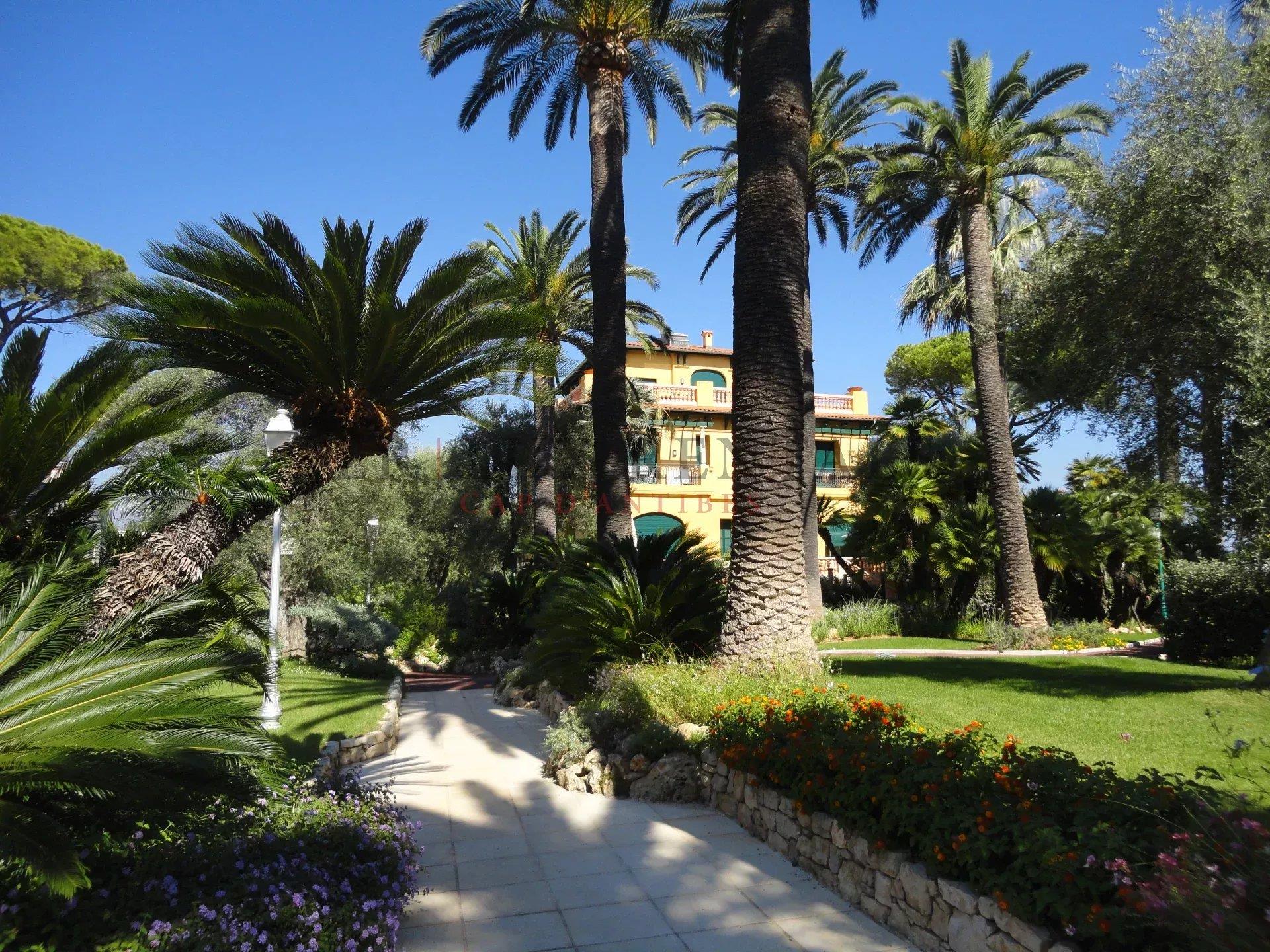 Appartement à louer, 43m², Antibes