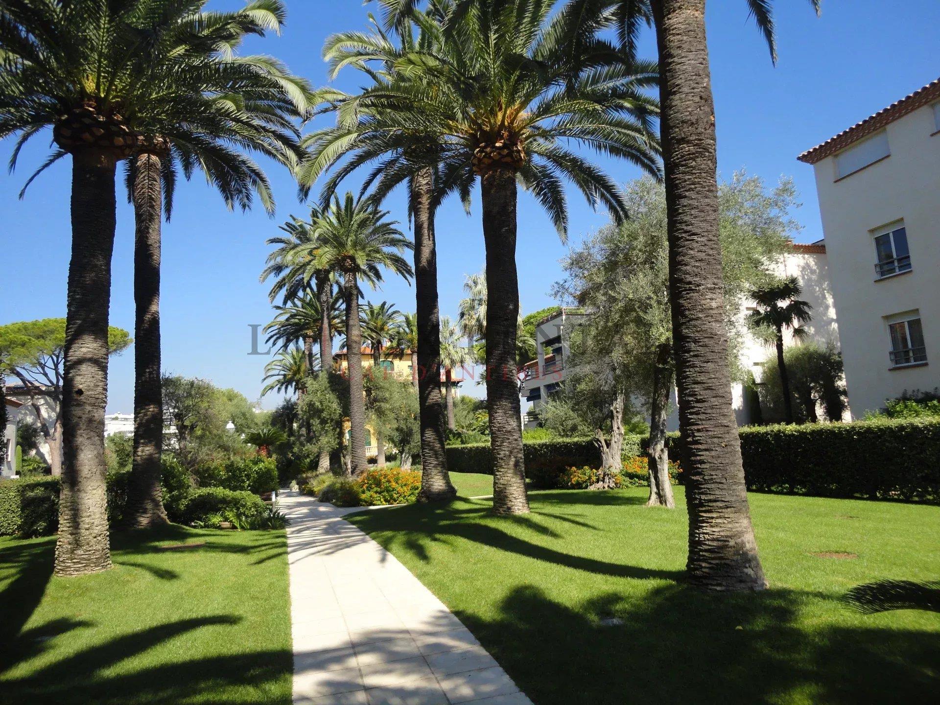 Appartement à louer, 43m², Antibes