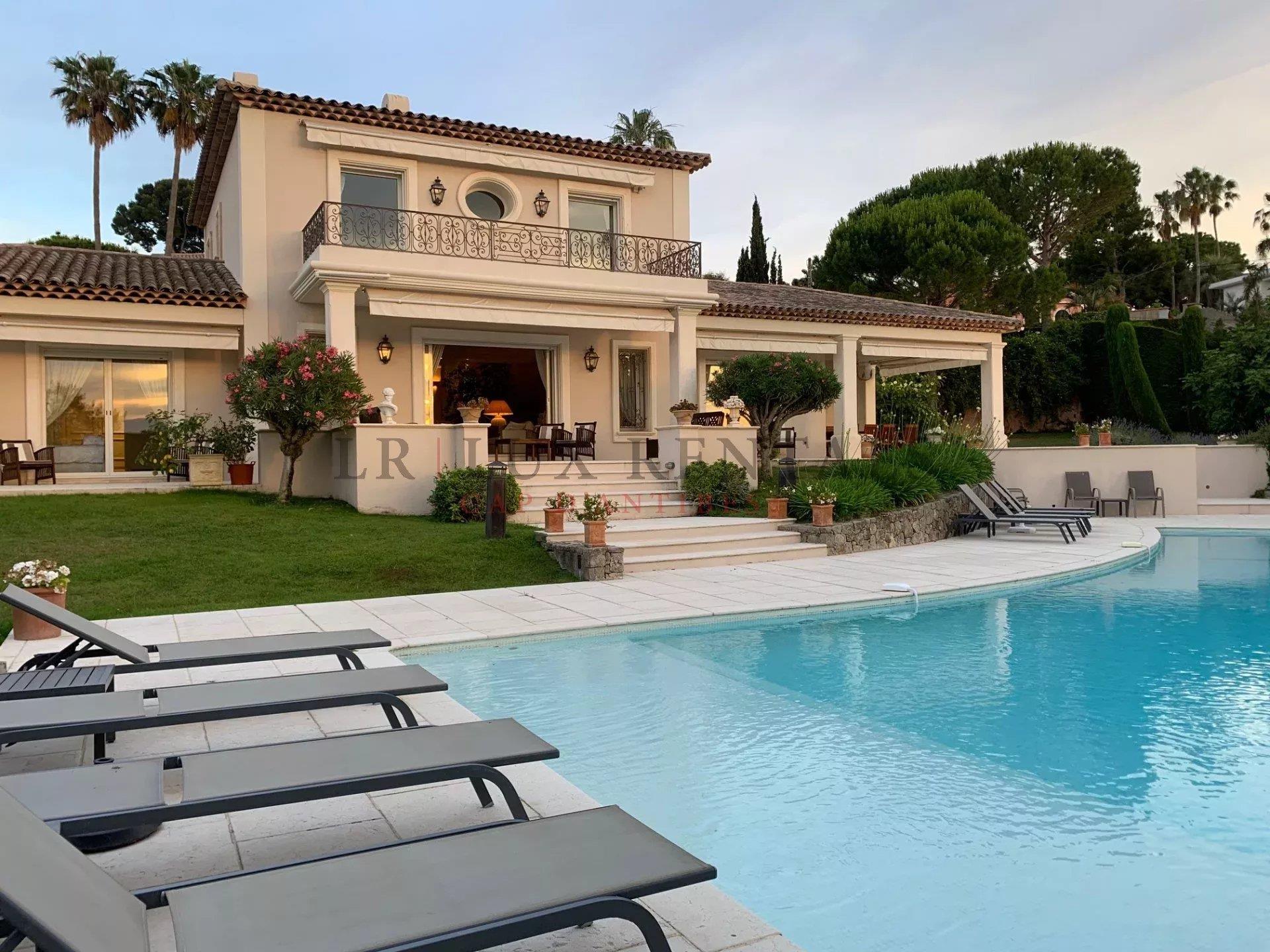 Maison à louer, 330m², Antibes