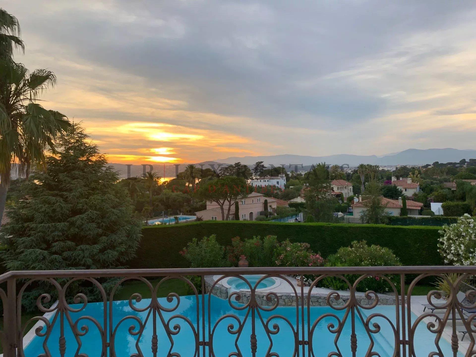 Maison à louer, 330m², Antibes