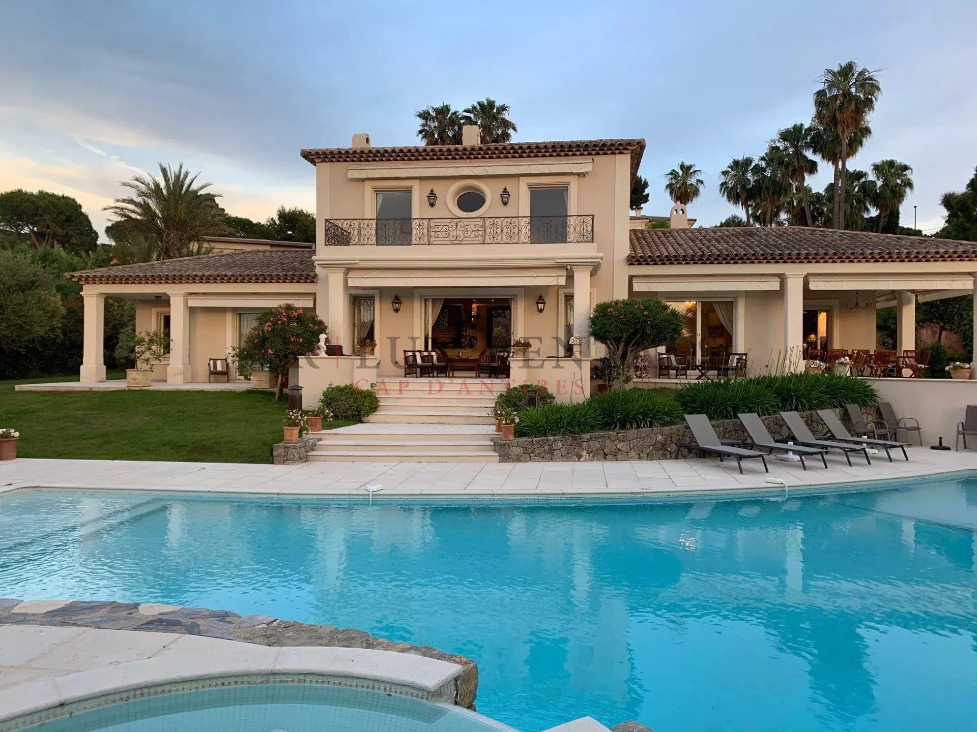Maison à louer, 330m², Antibes