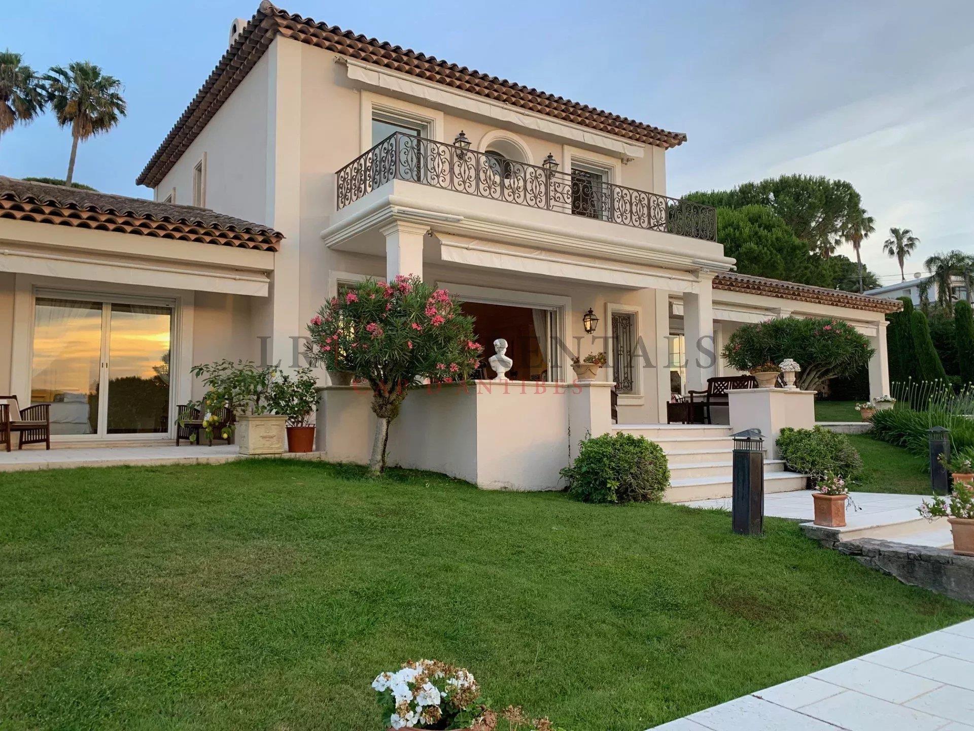 Maison à louer, 330m², Antibes