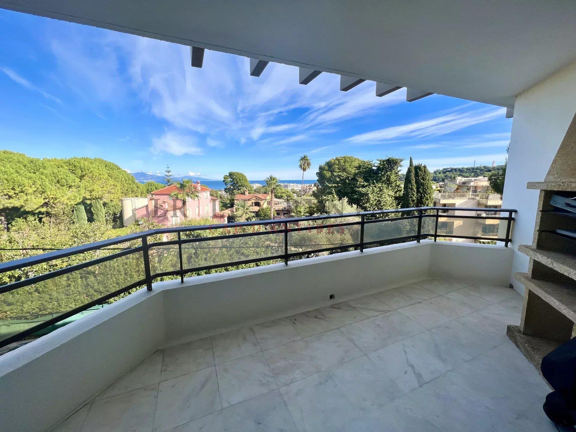 Appartement à louer, 90m², Antibes