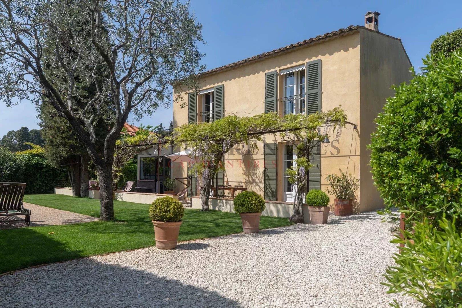 Maison à louer, 140m², Antibes